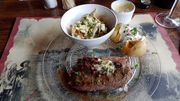 Viande de Bison qui provient d'un élevage BIO! Les animaux sont élevés de manière 100% naturel. Viande de Bison qui provient d'un élevage BIO! Les animaux sont élevés de manière 100% naturel.