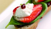 Recette : Tartines de fromage frais, fraises et basilic Recette : Tartines de fromage frais, fraises et basilic