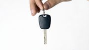 J'ai une voiture de location en attendant qu'on me livre ma nouvelle. J'ai une voiture de location en attendant qu'on me livre ma nouvelle.