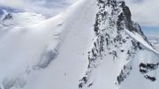 Un slalom géant à 4200 mètres d'altitude Un slalom géant à 4200 mètres d'altitude