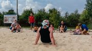 Depuis un an et demi, une petite dizaine d'enfants autistes participent aux cours de volley dispensés par Inna et leur évolution est impressionnante. Depuis un an et demi, une petite dizaine d'enfants autistes participent aux cours de volley dispensés par Inna et leur évolution est impressionnante.