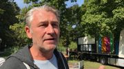 "Ne vous mettez pas devant la scène avec des poussettes" insiste Martin Wauthy, le directeur du festival Les solidarités "Ne vous mettez pas devant la scène avec des poussettes" insiste Martin Wauthy, le directeur du festival Les solidarités