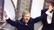 James Cameron et son Oscar du meilleur réalisateur pour "Titanic" James Cameron et son Oscar du meilleur réalisateur pour "Titanic"