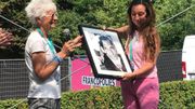 Pour les 20 ans de "Sacré français!", les Francofolies de Spa 2018 honorent Alexandra Vassen d'un Spa d'Or!
Reçue des mains de Loreta Mander, une photo de Daniel Darc signée Jean-Marie De Brauwer Pour les 20 ans de "Sacré français!", les Francofolies de Spa 2018 honorent Alexandra Vassen d'un Spa d'Or!
Reçue des mains de Loreta Mander, une photo de Daniel Darc signée Jean-Marie De Brauwer