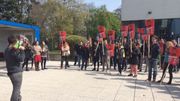 Les étudiants veulent empêcher l’entrée des responsables de l’Université libre de Bruxelles sur le site. Les étudiants veulent empêcher l’entrée des responsables de l’Université libre de Bruxelles sur le site.