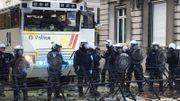Gilets jaunes à Bruxelles: les autopompes entrent en action boulevard du Régent (photos et vidéos) Gilets jaunes à Bruxelles: les autopompes entrent en action boulevard du Régent (photos et vidéos)