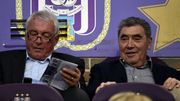 Outre une formidable carrière sportive chacun de leur côte, Paul Van Himst et Eddy Merckx ont un point commun: le Sporting d'Anderlecht. L'ami Paul fait partie de la famille d'Eddy. Outre une formidable carrière sportive chacun de leur côte, Paul Van Himst et Eddy Merckx ont un point commun: le Sporting d'Anderlecht. L'ami Paul fait partie de la famille d'Eddy.