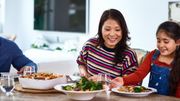 Prendre les repas en famille aiderait à améliorer ses habitudes alimentaires