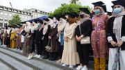 Il y a quelques semaines, des étudiantes voilées ont manifesté à Bruxelles pour défendre le droit de porter le foulard dans toutes les Hautes écoles et universités Il y a quelques semaines, des étudiantes voilées ont manifesté à Bruxelles pour défendre le droit de porter le foulard dans toutes les Hautes écoles et universités