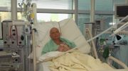 Alexandre Litvinenko sur son lit d'hôpital en 2006. Alexandre Litvinenko sur son lit d'hôpital en 2006.