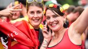 Les supporters belges se regroupent dans des cafés aux alentours du stade et festoient ensemble. Les supporters belges se regroupent dans des cafés aux alentours du stade et festoient ensemble.