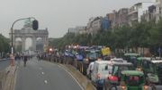 Des colonnes de tracteurs ont perturbé la circulation très tôt ce lundi Des colonnes de tracteurs ont perturbé la circulation très tôt ce lundi