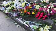 Des fans de Maurane ont apporté des fleurs. Des fans de Maurane ont apporté des fleurs.