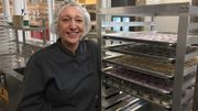 La Belge Sophie Boullard vit au Québec. Cette entrepreneure produit des macarons, elle a beaucoup de succès mais craint que la pénurie de main d’œuvre n’affecte son développement. La Belge Sophie Boullard vit au Québec. Cette entrepreneure produit des macarons, elle a beaucoup de succès mais craint que la pénurie de main d’œuvre n’affecte son développement.