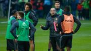 Roberto Martinez discute avec ses hommes Roberto Martinez discute avec ses hommes