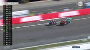 Bezzechi s'impose en Moto3 au Japon et revient sur Martin, qui a chuté Bezzechi s'impose en Moto3 au Japon et revient sur Martin, qui a chuté
