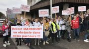 Ils étaient une centaine d'étudiants en soins infirmiers devant leur école ce lundi réunis pour dire non au passage du cursus de trois à quatre ans. Ils étaient une centaine d'étudiants en soins infirmiers devant leur école ce lundi réunis pour dire non au passage du cursus de trois à quatre ans.