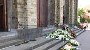 Des fans de Maurane ont apporté des fleurs. Des fans de Maurane ont apporté des fleurs.