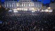 De nombreuses personnes rassemblées devant l'hôtel de ville de Rennes ce mercredi 7 janvier. De nombreuses personnes rassemblées devant l'hôtel de ville de Rennes ce mercredi 7 janvier.
