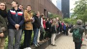 Environ 600 personnes sont présentes au rassemblement citoyen à la Gare du Nord Environ 600 personnes sont présentes au rassemblement citoyen à la Gare du Nord