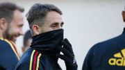 Adnan Januzaj et Laurent Depoitre (à l'arrière-plan) Adnan Januzaj et Laurent Depoitre (à l'arrière-plan)