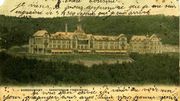 Carte postale d'un patient : "Chère cousine, je viens vous apprendre que je me suis engraissé de 9kg900 depuis que je suis arrivé. (...)" Carte postale d'un patient : "Chère cousine, je viens vous apprendre que je me suis engraissé de 9kg900 depuis que je suis arrivé. (...)"