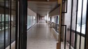 Le premier étage de la résidence "Uyttenhove", derrière la galerie commerçante Auguste Hainaut Le premier étage de la résidence "Uyttenhove", derrière la galerie commerçante Auguste Hainaut