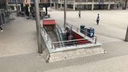 Depuis des années, les escalators de la Grand Place ne fonctionnent pas. Celui de gauche est condamné, les usagers montent et descendent à pied sur celui de droite, ce qui n'est pas très pratique. Depuis des années, les escalators de la Grand Place ne fonctionnent pas. Celui de gauche est condamné, les usagers montent et descendent à pied sur celui de droite, ce qui n'est pas très pratique.