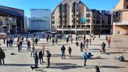 Sur la Grand-Place de Louvain-la-Neuve, de nombreuses personnes ont répondu présentes Sur la Grand-Place de Louvain-la-Neuve, de nombreuses personnes ont répondu présentes