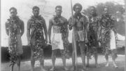 Duke Kahanamoku et ses amis, à Waikiki Beach Duke Kahanamoku et ses amis, à Waikiki Beach
