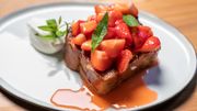 Une brioche aux fraises réalisée par notre chef, Max. Une brioche aux fraises réalisée par notre chef, Max.