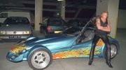Le chanteur de rock et acteur français Johnny Hallyday pose pour les photographes, le 11 septembre 1995 dans le parking du Palais Omnisport de Paris-Bercy (POPB), aux côtés de la Vertigo dont il vient de faire l'acquisation. Le chanteur de rock et acteur français Johnny Hallyday pose pour les photographes, le 11 septembre 1995 dans le parking du Palais Omnisport de Paris-Bercy (POPB), aux côtés de la Vertigo dont il vient de faire l'acquisation.