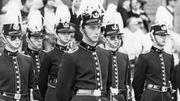 Le futur roi Philippe lors d'une cérémonie militaire le 26 septembre 1980. Le futur roi Philippe lors d'une cérémonie militaire le 26 septembre 1980.