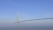 Le pont de Normandie qui marque le début du voyage Le pont de Normandie qui marque le début du voyage
