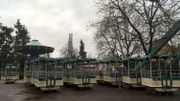 Les nacelles déjà démontées attendent de repartir vers d'autres cieux Les nacelles déjà démontées attendent de repartir vers d'autres cieux