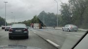 Camion avec des produits dangereux sur le flanc à Wauthier-Braine: ring toujours fermé dans les deux sens Camion avec des produits dangereux sur le flanc à Wauthier-Braine: ring toujours fermé dans les deux sens