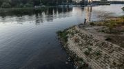 Des déchets flottent à la surface de la rivière Save, affluent du Danube, à Belgrade, le 30 juillet 2020. Des déchets flottent à la surface de la rivière Save, affluent du Danube, à Belgrade, le 30 juillet 2020.
