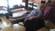 Carine Janson habite au 3e étage d'un immeuble à Auderghem, elle est invalide à 80pc, à l’extérieur elle se déplace en chaise roulante. Sans ascenseur,il lui est impossible de prendre l’air, de vivre et de bouger comme tout le monde. Carine Janson habite au 3e étage d'un immeuble à Auderghem, elle est invalide à 80pc, à l’extérieur elle se déplace en chaise roulante. Sans ascenseur,il lui est impossible de prendre l’air, de vivre et de bouger comme tout le monde.