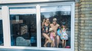 A découvrir : cette série de photos sur des voisins en quarantaine A découvrir : cette série de photos sur des voisins en quarantaine