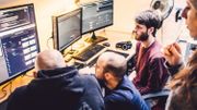 Démonstration des trucages réalisés sur Raid Dingue, explication de la technique d’incrustation de décor dans un fond vert, trucage d’explosions du château en 3D, ajouts de muzzle flashes, trucage de cascades etc… Démonstration des trucages réalisés sur Raid Dingue, explication de la technique d’incrustation de décor dans un fond vert, trucage d’explosions du château en 3D, ajouts de muzzle flashes, trucage de cascades etc…