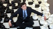 Le champion russe Vladimir Kramnik lors d’une partie d’échecs contre un ordinateur. Le champion russe Vladimir Kramnik lors d’une partie d’échecs contre un ordinateur.