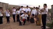 Au Paraguay, un orchestre joue avec des instruments recyclés Au Paraguay, un orchestre joue avec des instruments recyclés