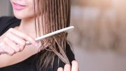 Si vous souhaitez les démêler à la sortie de la douche, il est donc conseillé d'utiliser un peigne à dents larges Si vous souhaitez les démêler à la sortie de la douche, il est donc conseillé d'utiliser un peigne à dents larges