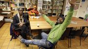 Bilal (en vert), initiateur d'un débat long et chatoyant sur la précarité présente à Uccle. Bilal (en vert), initiateur d'un débat long et chatoyant sur la précarité présente à Uccle.
