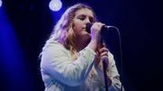 La fille du chanteur de Pearl Jam chante son single en live avec de grands noms