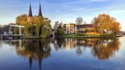Delft, aux Pays-Bas, est la ville de naissance du peintre Vermeer. Delft, aux Pays-Bas, est la ville de naissance du peintre Vermeer.