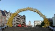 L'arche avec la vue vers la place Royale. L'arche avec la vue vers la place Royale.