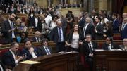 Les élus du parti populaire, du PSOE et de Ciudadanos ont quitté le parlement peu avant le vote. Les élus du parti populaire, du PSOE et de Ciudadanos ont quitté le parlement peu avant le vote.