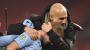 Guardiola fait l'éloge du maestro De Bruyne : "Il voit des choses que les autres ne voient pas" Guardiola fait l'éloge du maestro De Bruyne : "Il voit des choses que les autres ne voient pas"
