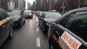 Les chauffeurs de taxi manifestent à Bruxelles, la petite ceinture est complètement bloquée Les chauffeurs de taxi manifestent à Bruxelles, la petite ceinture est complètement bloquée